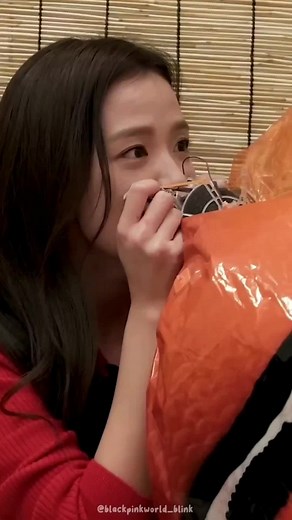 Jisoo and her cute helium voice 😂 #jisoo #jisoo_sooyaa #jisooblackpink #blackpink #blackpinkofficial #fyp #fypシ