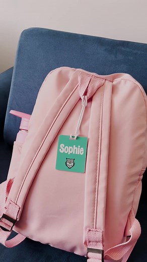 One of our most asked questions is “How do I attach the loop to my bag tag?” 🎒🧐 ❤️We’ve got you❤️ ✨SAVE✨ this video for when you’re ready to start labeling your kiddo’s backpacks, lunch bags, duffle bags or athletic bags (really any bag!) ♻️FUN FACT♻️ Our Personalized Bag Tags can be recycled in your blue bin when you’re ready to let them go. 🍃PLUS! The clear packaging your bag tags arrive in can be composted. #parenthacks #momtipsandtricks #momlife #personalizedkidsgifts #mabelslabels