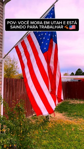 Em Riverton, Utah, o céu nublado combina com o silêncio da rua de casa. O ar é fresco, o vento leve, e só se ouve o som de um escolar passando devagar. Nada de pressa, nem barulho, só a paz de uma rotina simples. O café quente na mão e a tranquilidade de mais um começo de dia. ☁️🇺🇸 E se você quer viver nos EUA, mas não sabe por onde começar, clica no link da bio e conhece o nosso guia completo Viver na América. 🦅🇺🇸 | Divini