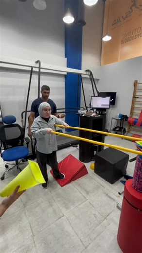 In spastic diplegia, improving core strength, dynamic balance, coordination, and protective reactions changes everything. Today she moves with more control — tomorrow she’ll move with even more freedom. 💙 | Dr. Mina Agybi