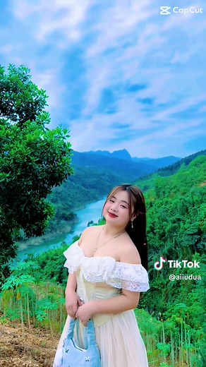 Summer Style: Elegant Off-Shoulder Dress in Nature