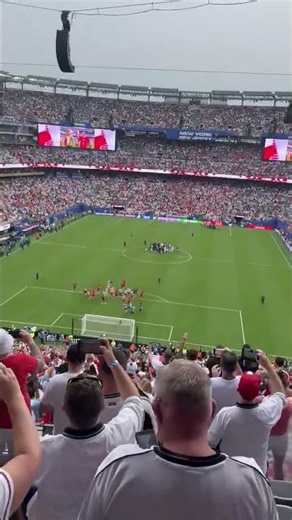 England Fans SING OASIS WONDERWALL After Panama Win | WORLD CUP 2026