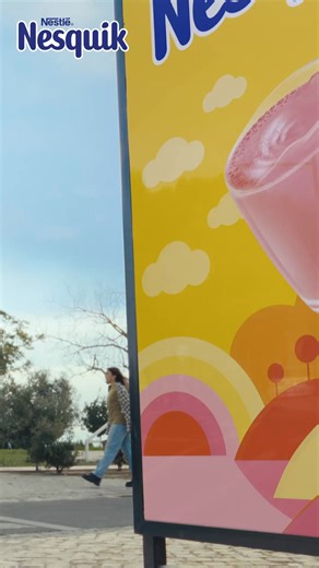 4.7K views | Începe să privești lumea prin ochelari roz! Adaugă distracție fiecărui pahar de lapte rece cu NESQUIK® cu gust de căpșuni. | Nesquik | Facebook