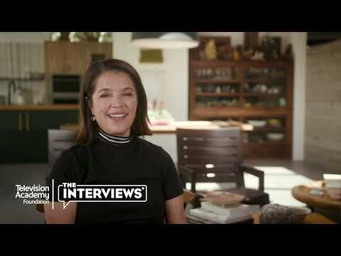 Production Designer Glenda Rovello on the diner set and the swinging door on Two Broke Girls
