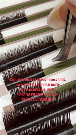 CUM AM REDUS TIMPUL DE LUCRU FĂRĂ SĂ PIERD CALITATEA! În urmă cu 9 ani, am adăugat în lista mea de servicii aplicarea extensiilor de gene. La acel moment, în cadrul unui curs de bază, se preda o singură tehnică: clasică one by one. Am practicat enorm. Am muncit. Am cronometrat fiecare set. 👉 După multă practică, am reușit să scurtez timpul de lucru, dar adevărata schimbare a venit când am migrat către tehnica de bandă. Cu aceeași tehnică am obținut: – seturi de 2D, 3D, 4D, 5D – același rezultat
