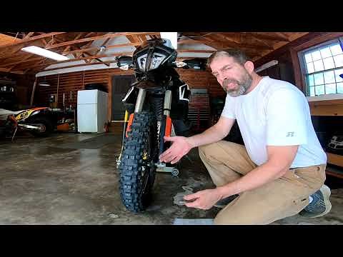 ADV Workshop - How to remove KTM front wheel