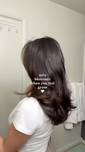 Rachel Lam on Instagram: "When in doubt get a blowout☺️ . . #hairstyles #hairrollers #blowout #blowouttutorial #haircut #hairtutorial #blowoutcurls"