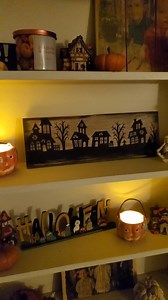 Rustic Halloween Wood Sign 🖤 Full step by step will be on YouTube this weekend! #rustichalloweendecor #rustichalloween #halloweendiydecor #halloweenwoodsign #signmakersoftiktok #diydecor #diyhalloweendecor #halloweencrafts #craftersoftiktok | Love Crafted Decor