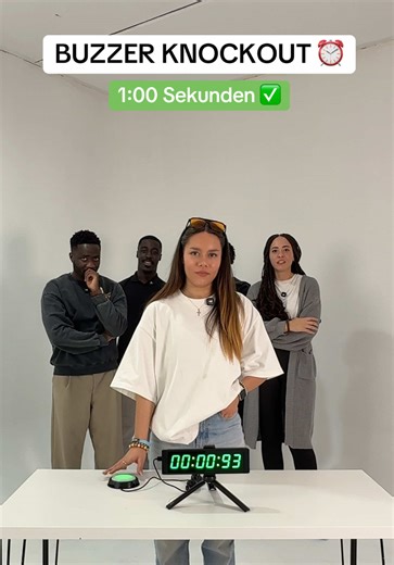 Buzzer Knockout eine Sekunde Timer wer am nähesten an der Zeit dran ist gewinnt die Runde. @Leticia