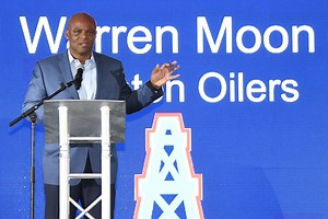 Former NFL quarterback Warren Moon accused of sexual harassment
