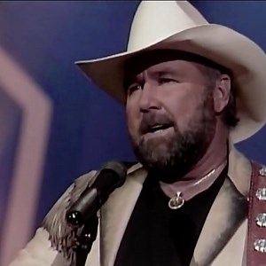 20K views · 2.4K reactions | "'Cause good whiskey never let him lose his place" 弄 Stream 'Cherokee Fiddle' on Spotify today: https://spoti.fi/3Iz27pq | Johnny Lee | Facebook