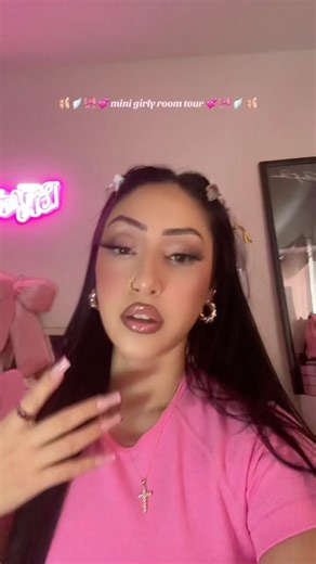 Mini room tour 🎀🩰🪽 #girlythings #roomtour