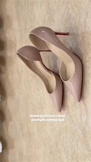 Dana on Instagram: "In very thin tights...例 More my pantyhose photos and videos: www.patreon.com/pantyhosemaniya www.boosty.to/pantyhosemaniya #tights #fashiontights #tightsfashion #nudetights #sheertights #patterntights #pantyhose #heels #highheels #heelsmurah #heelsaddict"