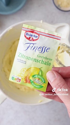 Kuchen ohne Backofen? Geht ganz easy 🍋✨ Dieser Zitronenkuchen aus der Heißluftfritteuse ist herrlich saftig, schön zitronig und super einfach gemacht. 📝 Zutaten (für eine Springform Ø 18 cm): Rührteig: 150 g weiche Butter oder Margarine 125 g Zucker 1 Pck. Dr. Oetker Finesse Geriebene Zitronenschale 1 Prise Salz 3 Eier (Größe M) 175 g Weizenmehl 2 gestr. TL Dr. Oetker Airfryer Backin 1 EL Zitronensaft Zum Verzieren: 100 g Puderzucker 2–3 EL Zitronensaft einige Dr. Oetker Mini Dekorblüten 👩‍🍳