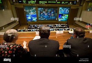 Michelle Barratt wishes her husband NASA astronaut Michael Barratt a happy wedding anniversary during a video call with the crew of the International Space Station Expedition 19 at Mission Control Center March 28, 2009 in Korolev, Russia Stock Photo - Alamy