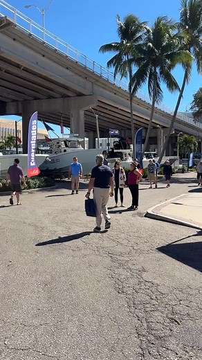 Check out the Ft. Myers Boat Show! Lots of boat, vendors, food, drinks and more! Gorgeous day to be outside! #goboatingflorida #livinglovingplayinginparadise #livinginparadise | Trish Geer Realtor - Miloff Aubuchon Realty Group