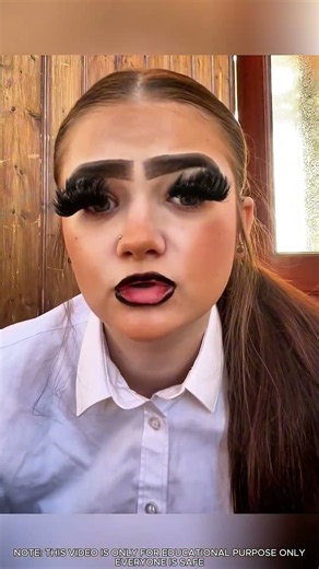 Trop de maquillage pour la photo de classe ?