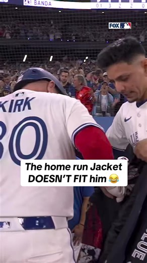 Alejandro Kirk wasn’t going to waste his time 🤣 #mlb #bluejays #worldseries