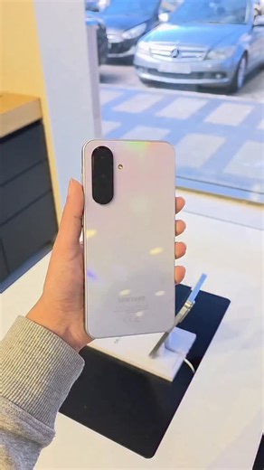 SamsungTanzaniaHQ on Instagram: "Galaxy A36 5G 256GB 8GBRam 5000mAh battery Capacity Android 15 na One UI 7 ziko ndani Qualcom snapdragon 6 gen2 processor Chip kwa ufanisi wa hali ya juu sana Speed ya Internet yenye kasi ya 5G Gorilla glass victus+ protection kuipa uimara na ulinzi wa kutosha Samsung knox security kukupa ulinzi thabiti wa data zako katika simu (50Mp wide + 12Mp Ultra wide + 5Mp macro Camera na 12Mp selfie Camera) Camera kali na ya kibabe itakayo kupa picha nzuri ukifurahia na ma