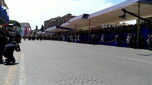 Eccoli arrivano! Con le piume al vento dei #Bersaglieri, 181 anni di storia fanno ancora emozionare gli italiani! La Festa di tutti! Insieme per il Paese! Buona serata con l'Esercito Italiano Ministero della Difesa #2giugno #FestadellaRepubblica #EsercitoItaliano #Noicisiamosempre | Esercito Italiano