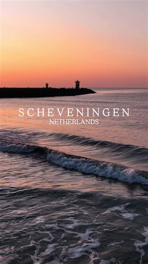 The ultimate coastal escape in the Netherlands. 🇳🇱 Van de haven tot de iconische Pier: Scheveningen heeft het allemaal. Wanneer kom jij weer langs? 🏖️✨ #Scheveningen #Netherlands #FYP #fy #viral_video