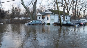 Wayne homes along Pompton River flood following rain storm: Video