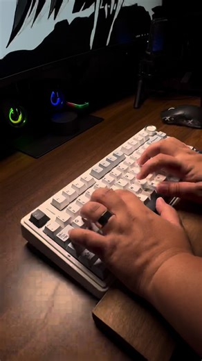 DK on Instagram: "because one keyboard isn’t enough for the whole week 🤪✨ which one fits your vibe the most? 🫣 #mechanicalkeyboard #keyboardasmr #typingasmr #keyboard #mechlands #attackshark #royalkludge #epomaker #aulaf75"