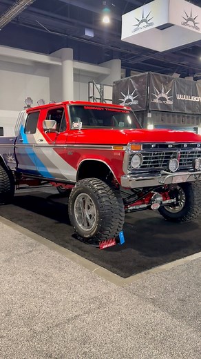 Ford F-250 Custom Crew Cab at The 2025 SEMA Show #sickcarsandtrucks #fblifestyle #sema | SICK Cars and Trucks