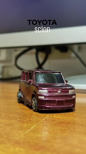 Toyota Scion xB Review by Carlos Daniel Baca
