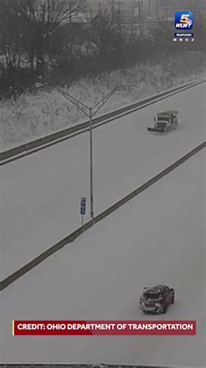 185K views · 3.9K reactions | WATCH: Ohio Department of Transportation cameras captured the moment a snow plow driver escorted an ambulance to the hospital during the winter storm in Cincinnati. https://www.wlwt.com/article/video-snow-plow-escorts-ambulance-winter-storm-cincinnati/70148732 | WLWT | Facebook