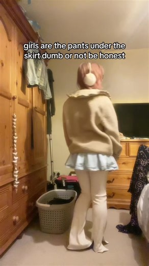 I dont have white legwarmers rn and this is kinda the only cute looking alternative #fashion #fashiontips #advice #clothing #uk