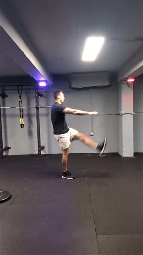 Alternating High Kicks