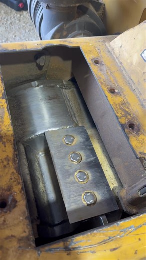 🌲💨 **Epic Tree Service Adventures: Wood Chipper Chronicles!** 💨🌲 Ever wondered what the inside of a BC1000 wood chipper drum looks like? Well, let me tell you, it’s not exactly a cozy cabin! 😂 Today, while battling the *frigid* temperatures of 2°F (feels like -17°F with the wind chill—thanks, Indiana winter!), our trusty chipper decided to put on a little show. Just as we were getting into the groove of chipping away, it started shooting sparks like it was auditioning for a fireworks displa