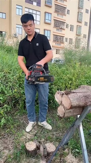 Massive Log Cutting for Firewood Prep! 👍 . . . #Chainsaw #WoodCutting #Firewood #LogCutting #Logger #StumpRemoval #DIYProjects #OddlySatisfying #USA #Reelsfb #Reels #Powertools #fblifestyle | Trending01