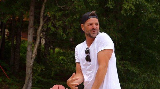 168K views · 1.6K reactions | Avez-vous déjà dansé un slow sur une chanson qui change de rythme au beau milieu? Marc Dupré nous décrit un souvenir douloureux.  Pour voir ou revoir l'entrevue : bit.ly/DupréTessierMorelMichaud | Sucré Salé | Facebook