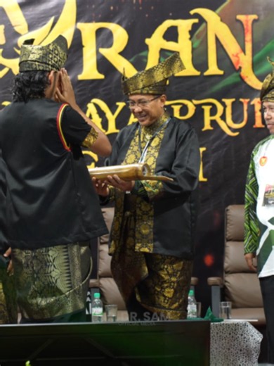 Dalam perjuangan ini, kemenangan tidak lahir daripada semangat semata-mata. Ia menuntut strategi yang jelas, disiplin yang tinggi, pengorbanan yang berterusan dan gerak kerja yang konsisten. PAS hari ini berada pada tahap yang lebih besar tanggungjawabnya. Keputusan tidak dibuat secara gopoh atau bersendirian, tetapi melalui musyawarah, data, analisa dan pertimbangan yang jauh ke hadapan. Kita bukan lagi bermain di gelanggang kecil, sebaliknya memikul amanah besar untuk memimpin rakyat dan memba