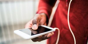 FCC: TracFone made up “fictitious” customers to defraud low-income program