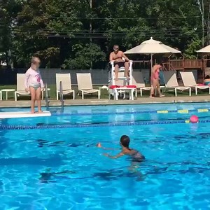 You gotta let her go to let her grow. #harperestelle's first time off the diving board. | Jenna Wolfe