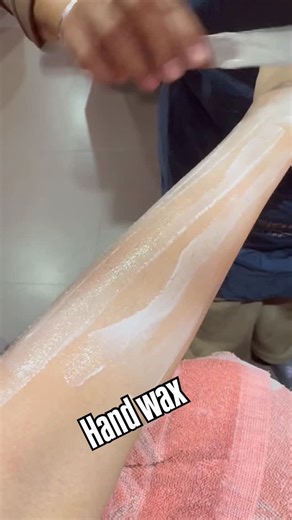 ❤️BARKHA MAKEOVER’s❤️ on Instagram: "Hand wax tutorial..🫳🫳#instareels #reelitfeelit #handwax #tutorial #offical"