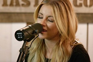 Lindsay Ell's Reimagined 'Criminal' Performance Is RISER Worthy