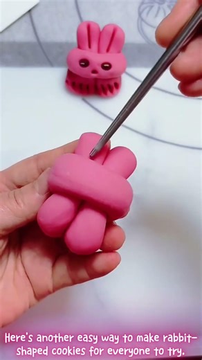 Here's another easy way to make rabbit-shaped cookies for everyone to try