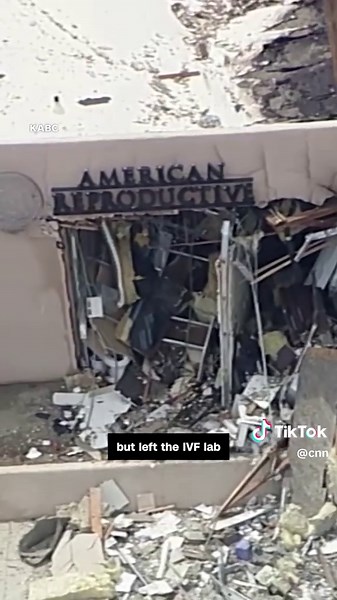 At least one person is dead and four others injured in a Palm Springs, California, explosion outside a fertility clinic, according to the FBI’s assistant director in charge of Los Angeles’ field office. CNN’s Jessica Dean reports. #CNN #News