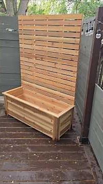 How to build a planter with a privacy screen #woodworking #planter #diyprojects