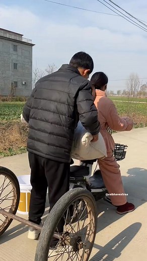 This girl is an amazing juggler #shortsvideo #facts #reels #hindi #shorts #viral #foryou | Vibhu Singh