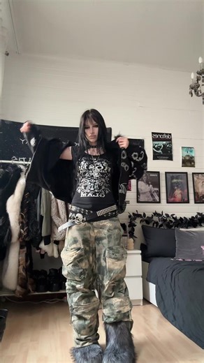 Baggy Fit Streetwear: Alternative Fashion Outfit Inspo