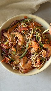 These Spring Rolls in a Bowl are everything! 🤤 Cause sometimes springs rolls sound delish but you don’t have time to wrap ‘em in rice paper. Full recipe below👇🏼or grab it at https://mallorythedietitian.com/spring-roll-in-a-bowl/ Ingredients: For Bowl•2 oz vermicelli rice noodles, dry (about ¼ of an 8 oz bag or ~60g) •1 carrot, peeled and shredded •1/4 purple cabbage or green cabbage, shredded (~2 c or 180g) •1 red bell pepper, thinly sliced •2 Persian cucumbers or ½ an English cucumber, shred