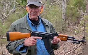 hickok45老爷子试射中国56冲全自动射击
