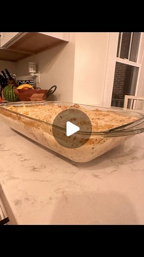 TAYLOR CUMBO | SIMPLE, HEALTHY RECIPES! on Instagram: "Dump + Bake Chicken Bacon Ranch Pasta 😋 INGREDIENTS: 💙1 (21.5 oz) jar of Alfredo sauce 🥣3 cups chicken broth 🫙1 packet Ranch seasoning mix 🍝1 (16 oz) box uncooked rotini pasta 🍗2 cups cooked, diced chicken 🥓6 slices cooked, chopped bacon 🧄2 teaspoons minced garlic 🧀1 cup shredded mozzarella cheese DIRECTIONS: 1️⃣Preheat oven to 425. Spray a 9 x 13-inch baking dish with cooking spray. 2️⃣In the prepared baking dish stir Alfredo sauce