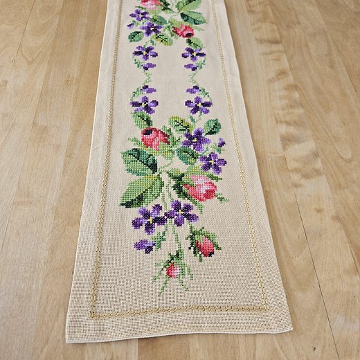 Floral Cross Stitch Tablerunner: Embroidered Roses on Beige Linen - Etsy