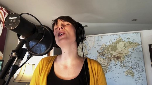 Nous avons enregistré cette version de «Time After Time » pendant le confinement alors qu’on s’ennuyait les uns des autres et que la tournée nous manquait. Nous nous retrouverons finalement 4 mois plus tard les 8 et 9 juillet prochains à la salleLe Confessionnall duLe Capitole de Québecc. Si vous aimez notre version, n’hésitez pas à nous le dire: peut-être qu’on la jouera lors de ces spectacles? 😉 J’aimerais vous présenter l’équipe avec qui j’ai le bonheur de tourner depuis l’automne 2018: Mari